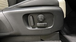 2023 (73) LAND ROVER DISCOVERY 3.0 D300 Dynamic SE 5dr Auto 5204586