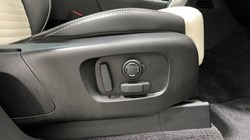 2023 (73) LAND ROVER DISCOVERY 3.0 D300 R-Dynamic HSE 5dr Auto 4855680