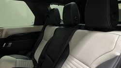 2023 (73) LAND ROVER DISCOVERY 3.0 D300 R-Dynamic HSE 5dr Auto 4855704