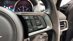 2020 (70) JAGUAR F-PACE 2.0d Portfolio 5dr Auto AWD 4879065