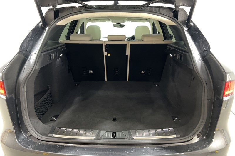 2020 (70) JAGUAR F-PACE 2.0d Portfolio 5dr Auto AWD 4879086