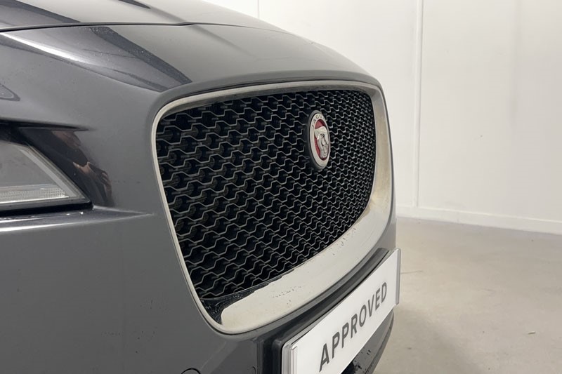 2020 (70) JAGUAR F-PACE 2.0d Portfolio 5dr Auto AWD 4879097