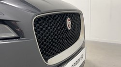 2020 (70) JAGUAR F-PACE 2.0d Portfolio 5dr Auto AWD 4879097