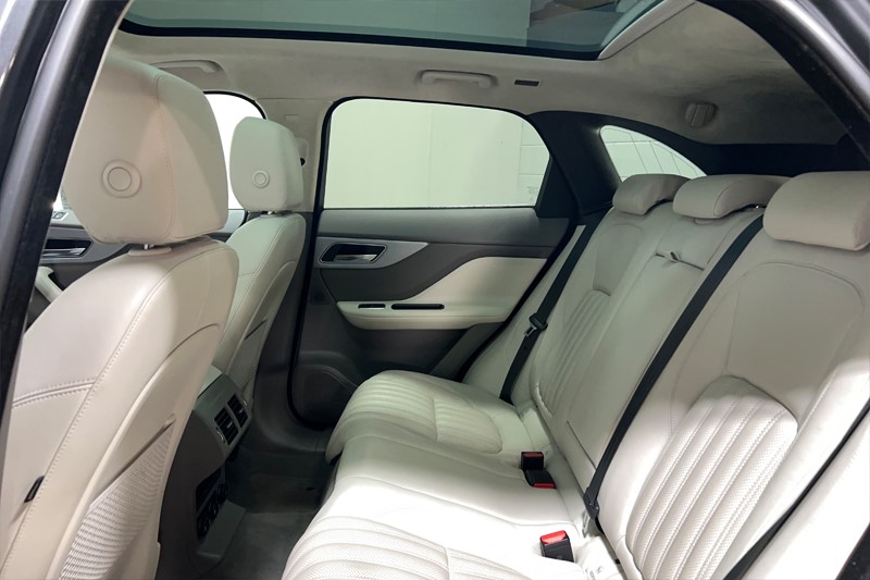 2020 (70) JAGUAR F-PACE 2.0d Portfolio 5dr Auto AWD 4879047