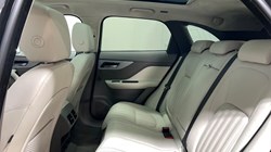 2020 (70) JAGUAR F-PACE 2.0d Portfolio 5dr Auto AWD 4879047