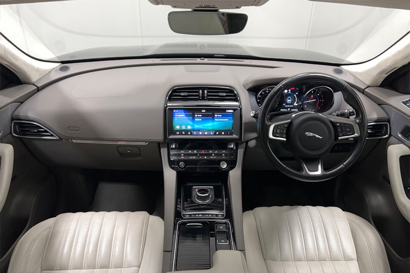 2020 (70) JAGUAR F-PACE 2.0d Portfolio 5dr Auto AWD 4879052