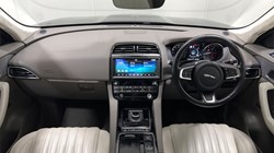 2020 (70) JAGUAR F-PACE 2.0d Portfolio 5dr Auto AWD 4879052