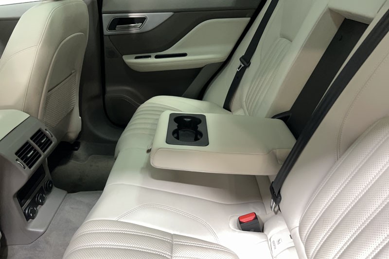 2020 (70) JAGUAR F-PACE 2.0d Portfolio 5dr Auto AWD 4879084