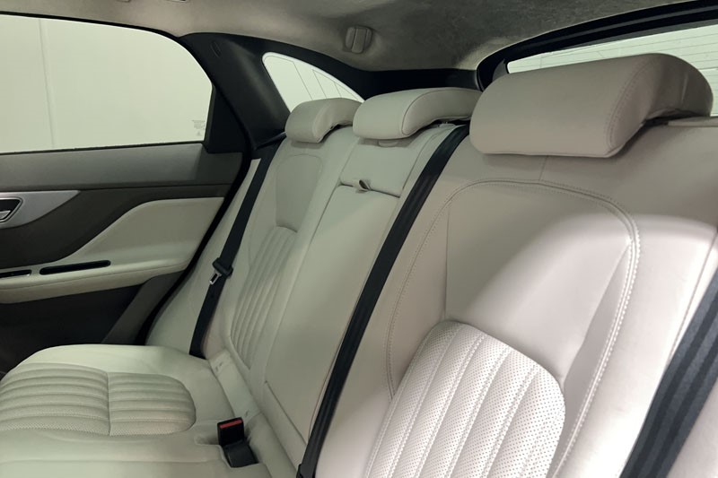 2020 (70) JAGUAR F-PACE 2.0d Portfolio 5dr Auto AWD 4879082