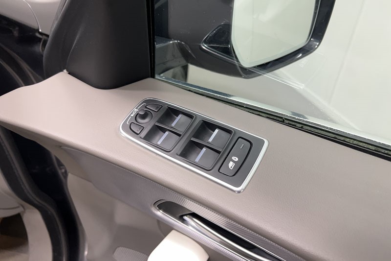 2020 (70) JAGUAR F-PACE 2.0d Portfolio 5dr Auto AWD 4879059