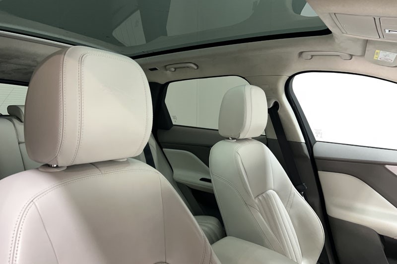 2020 (70) JAGUAR F-PACE 2.0d Portfolio 5dr Auto AWD 4879063