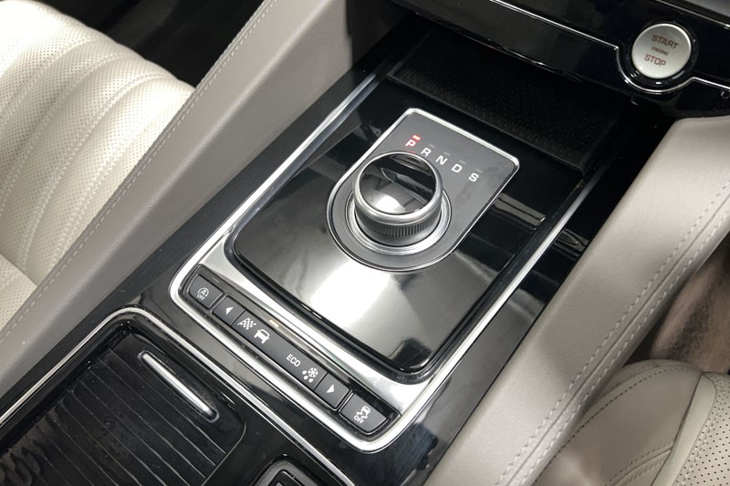 2020 (70) JAGUAR F-PACE 2.0d Portfolio 5dr Auto AWD 4879068