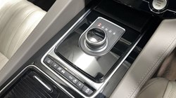 2020 (70) JAGUAR F-PACE 2.0d Portfolio 5dr Auto AWD 4879068