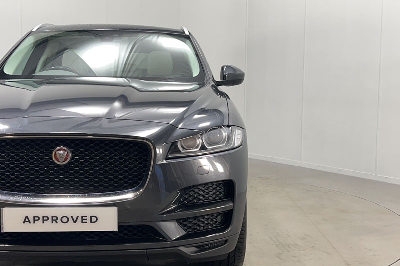 2020 (70) JAGUAR F-PACE 2.0d Portfolio 5dr Auto AWD 4879098