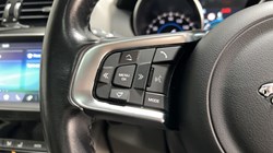 2020 (70) JAGUAR F-PACE 2.0d Portfolio 5dr Auto AWD 4879066