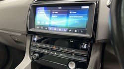 2020 (70) JAGUAR F-PACE 2.0d Portfolio 5dr Auto AWD 4879069