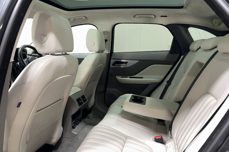 2020 (70) JAGUAR F-PACE 2.0d Portfolio 5dr Auto AWD 4879085