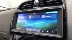 2020 (70) JAGUAR F-PACE 2.0d Portfolio 5dr Auto AWD 4879073