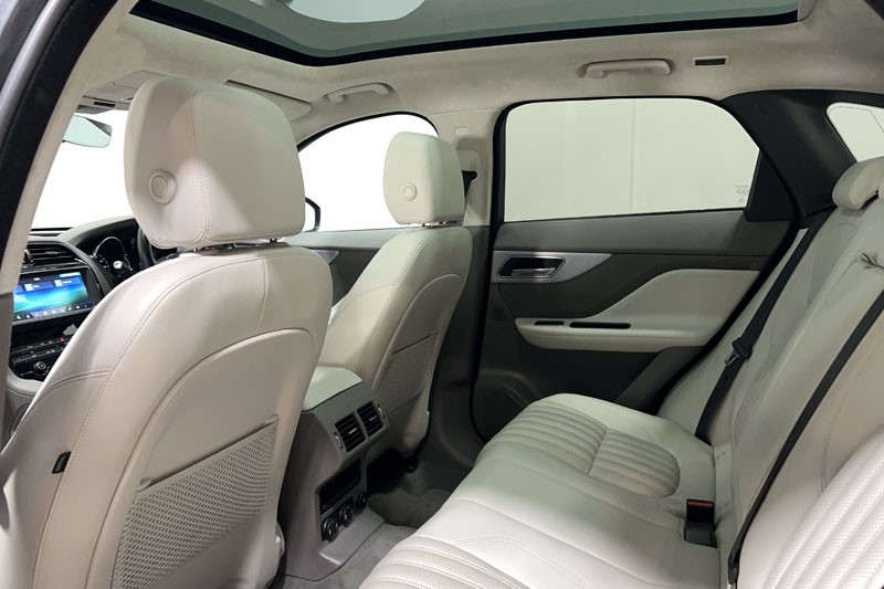 2020 (70) JAGUAR F-PACE 2.0d Portfolio 5dr Auto AWD 4879081