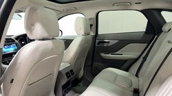2020 (70) JAGUAR F-PACE 2.0d Portfolio 5dr Auto AWD 4879081