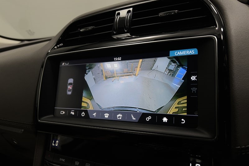 2020 (70) JAGUAR F-PACE 2.0d Portfolio 5dr Auto AWD 4879076