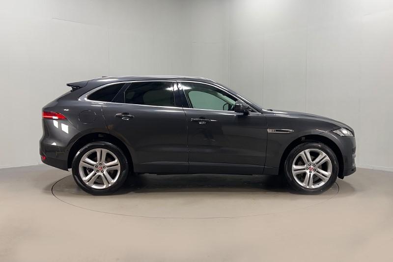 2020 (70) JAGUAR F-PACE 2.0d Portfolio 5dr Auto AWD 4879048