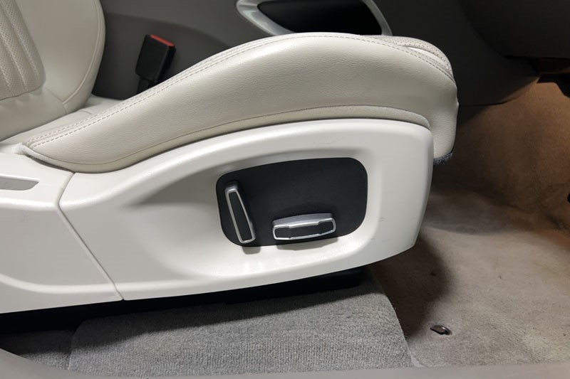 2020 (70) JAGUAR F-PACE 2.0d Portfolio 5dr Auto AWD 4879061