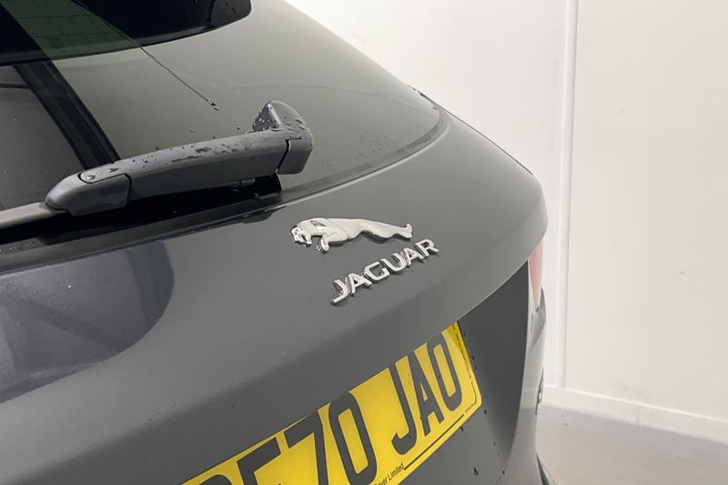 2020 (70) JAGUAR F-PACE 2.0d Portfolio 5dr Auto AWD 4879091
