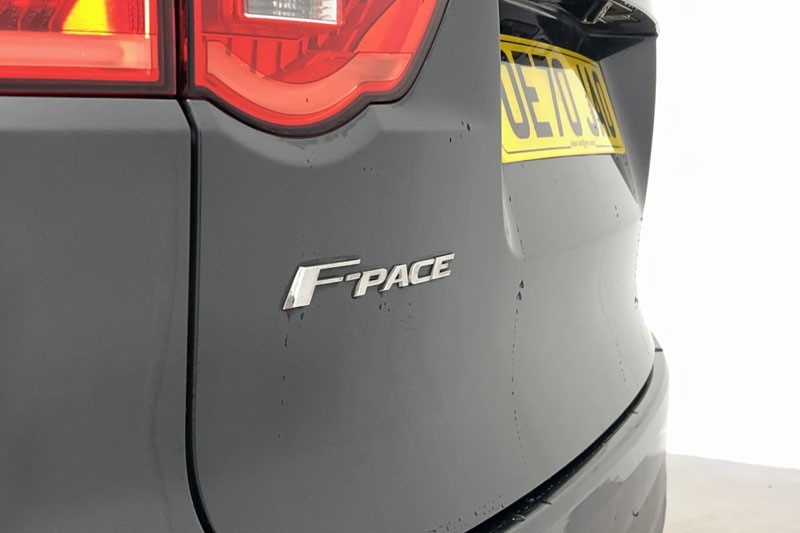 2020 (70) JAGUAR F-PACE 2.0d Portfolio 5dr Auto AWD 4879090