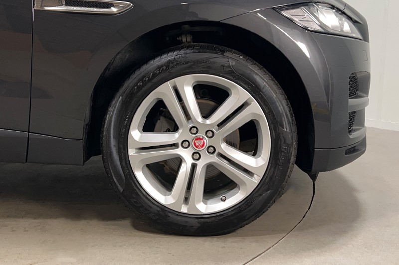 2020 (70) JAGUAR F-PACE 2.0d Portfolio 5dr Auto AWD 4879051