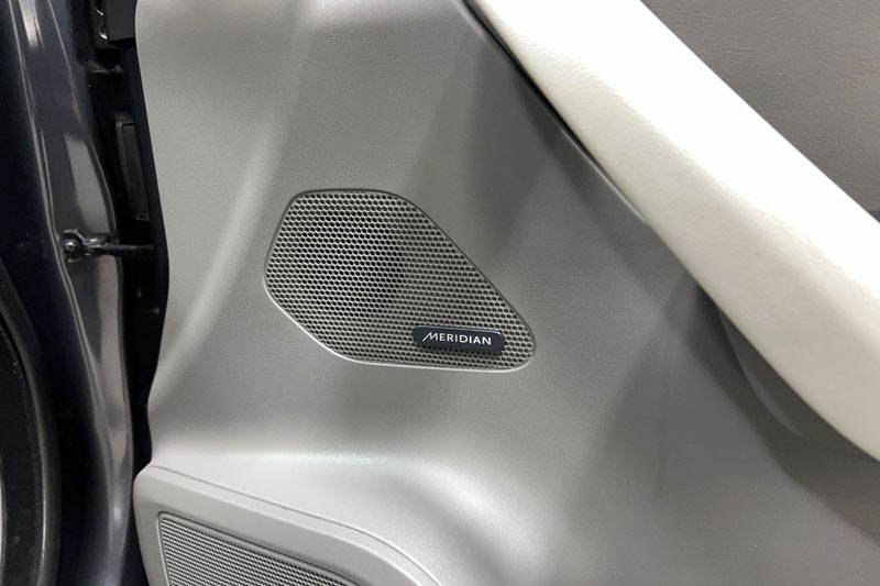 2020 (70) JAGUAR F-PACE 2.0d Portfolio 5dr Auto AWD 4879057