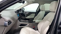 2020 (70) JAGUAR F-PACE 2.0d Portfolio 5dr Auto AWD 4879046
