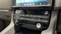 2020 (70) JAGUAR F-PACE 2.0d Portfolio 5dr Auto AWD 4879070