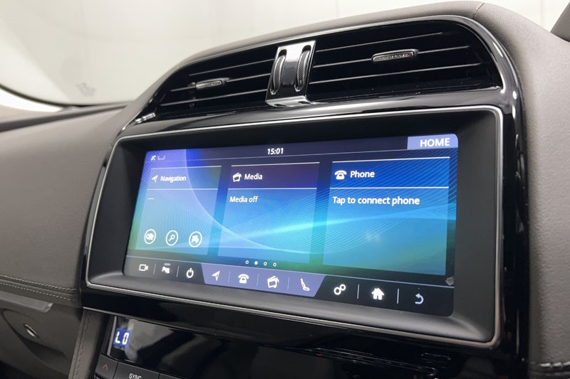 2020 (70) JAGUAR F-PACE 2.0d Portfolio 5dr Auto AWD 4879071