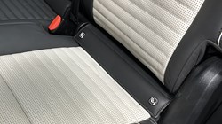 2023 (23) LAND ROVER DISCOVERY 3.0 D300 R-Dynamic HSE 5dr Auto 4864042