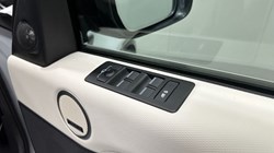 2023 (23) LAND ROVER DISCOVERY 3.0 D300 R-Dynamic HSE 5dr Auto 4864016