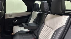 2023 (23) LAND ROVER DISCOVERY 3.0 D300 R-Dynamic HSE 5dr Auto 4864043