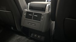 2023 (23) LAND ROVER DISCOVERY 3.0 D300 R-Dynamic HSE 5dr Auto 4864013