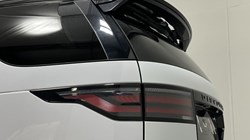 2023 (23) LAND ROVER DISCOVERY 3.0 D300 R-Dynamic HSE 5dr Auto 4864049