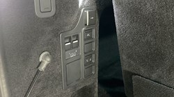 2023 (23) LAND ROVER DISCOVERY 3.0 D300 R-Dynamic HSE 5dr Auto 4864047