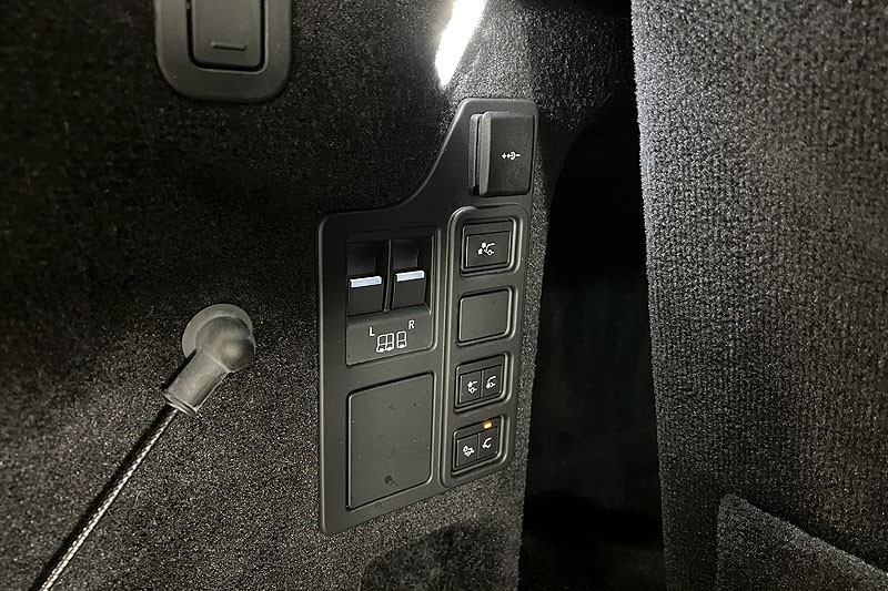 2023 (73) LAND ROVER DISCOVERY 3.0 D300 Dynamic HSE 5dr Auto 4919800