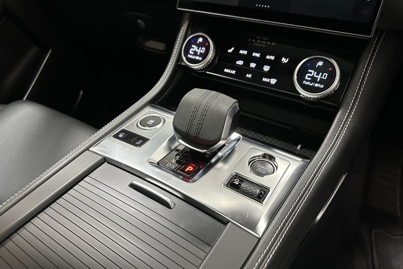 2024 (73) JAGUAR F-PACE 2.0 D200 R-Dynamic SE Black 5dr Auto AWD 4897222