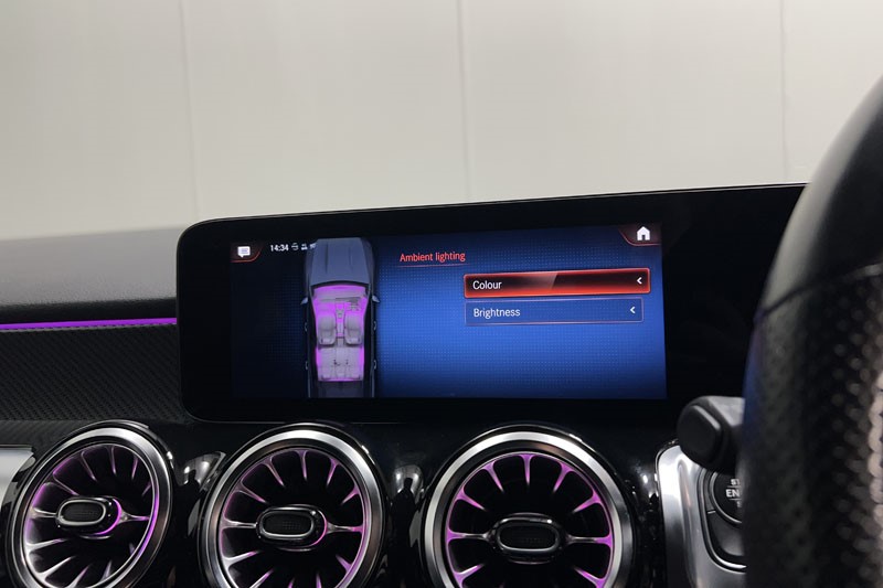 2022 (22) MERCEDES-BENZ GLB 200 AMG Line Premium 5dr 7G-Tronic 4880200