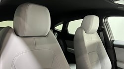 2023 (23) JAGUAR E-PACE 1.5 P300e R-Dynamic S 5dr Auto 4890182