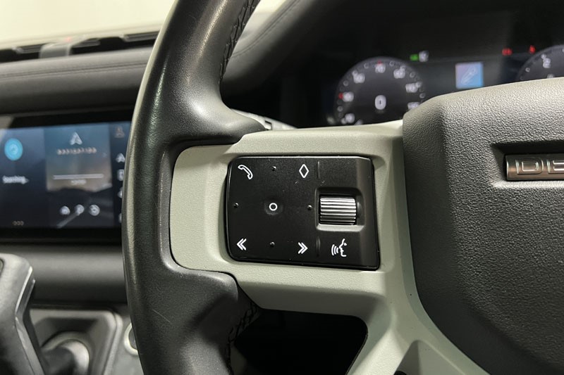 2023 (72) LAND ROVER DEFENDER 3.0 D250 X-Dynamic S 110 5dr Auto [7 Seat] 4902355