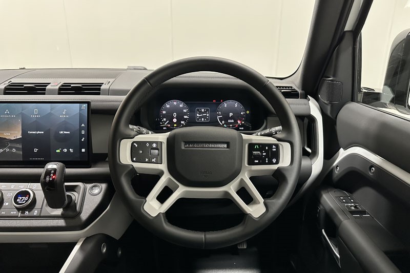 2025 (74) LAND ROVER DEFENDER 3.0 D350 X-Dynamic SE 90 3dr Auto 4895588