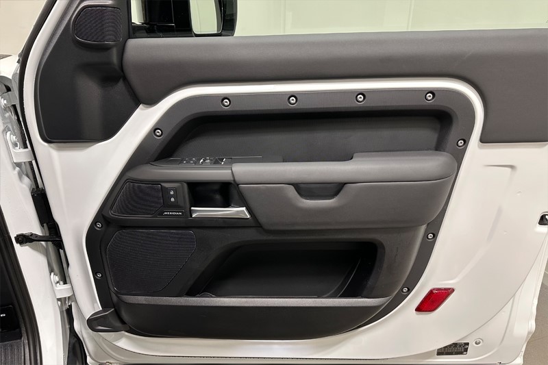 2025 (74) LAND ROVER DEFENDER 3.0 D350 X-Dynamic SE 90 3dr Auto 4895589