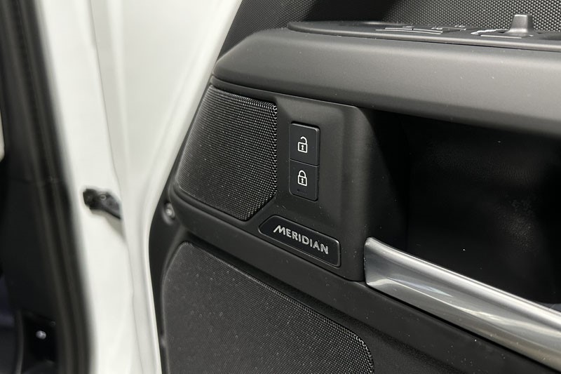 2025 (74) LAND ROVER DEFENDER 3.0 D350 X-Dynamic SE 90 3dr Auto 4895591