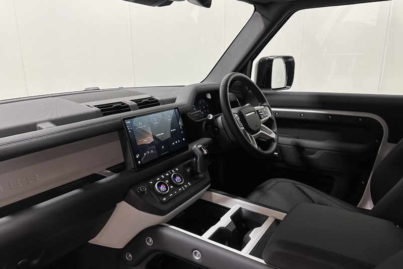 2025 (74) LAND ROVER DEFENDER 3.0 D350 X-Dynamic SE 90 3dr Auto 4895612