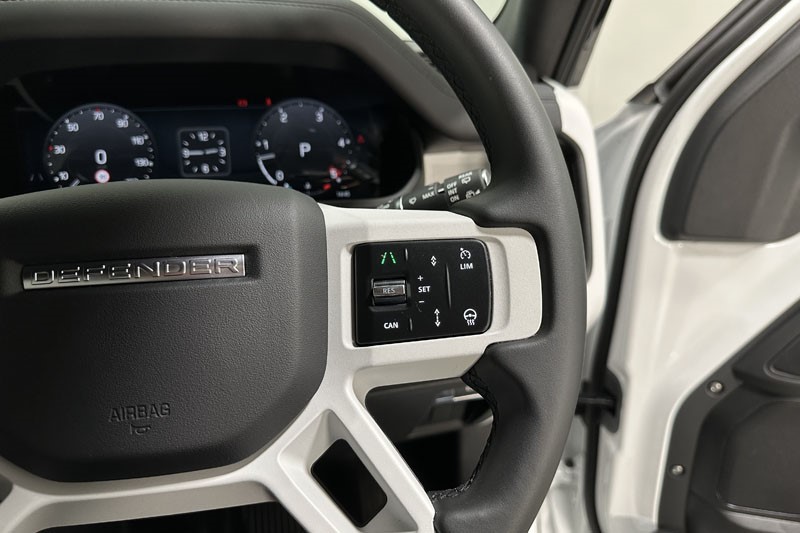 2025 (74) LAND ROVER DEFENDER 3.0 D350 X-Dynamic SE 90 3dr Auto 4895598